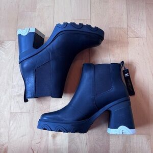 NWT/Never worn Sorel Brex Heel Chelsea boot